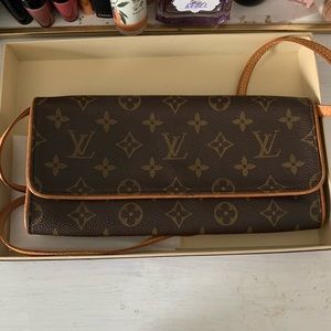 AUTHENTIC Louis Vuitton GM twin pochette